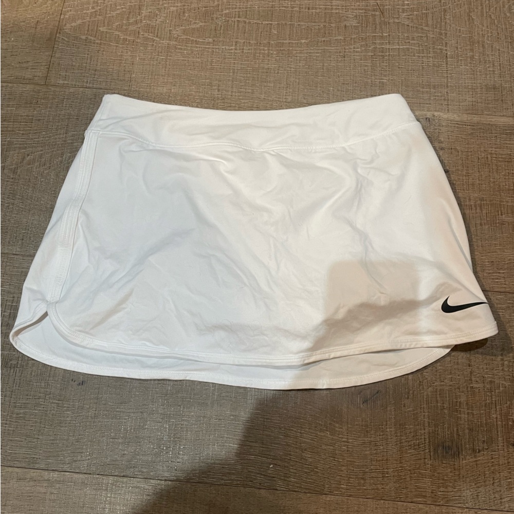White medium nike dry fit tennis skort